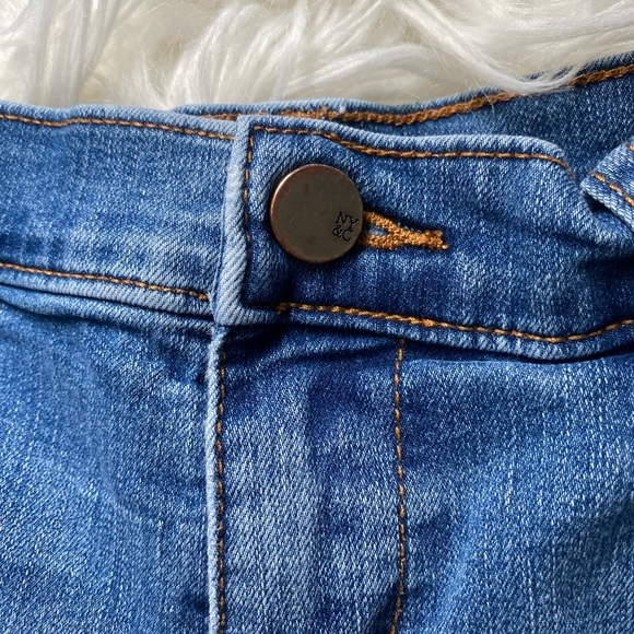 NY&C Women's Size 0 Blue Denim Rolled
Cuff Shorts - Picture 4 of 9